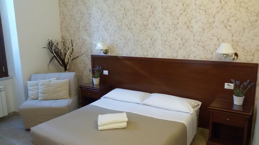 Mrs Julie Guesthouse Rome Kamer foto